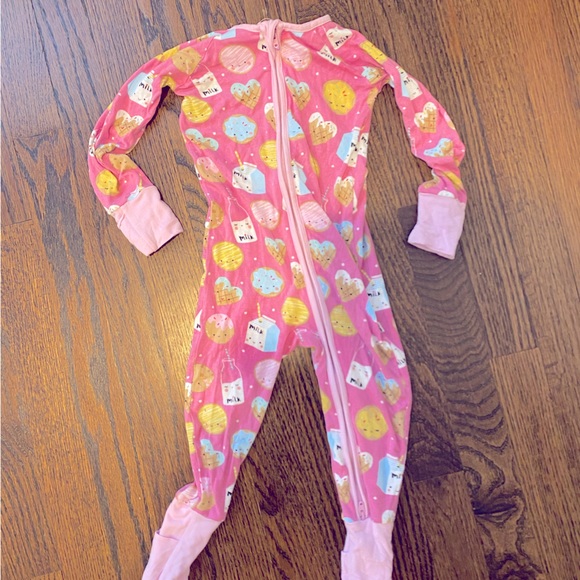 Little Sleepies milk and cookies 12/18 - Picture 1 of 3